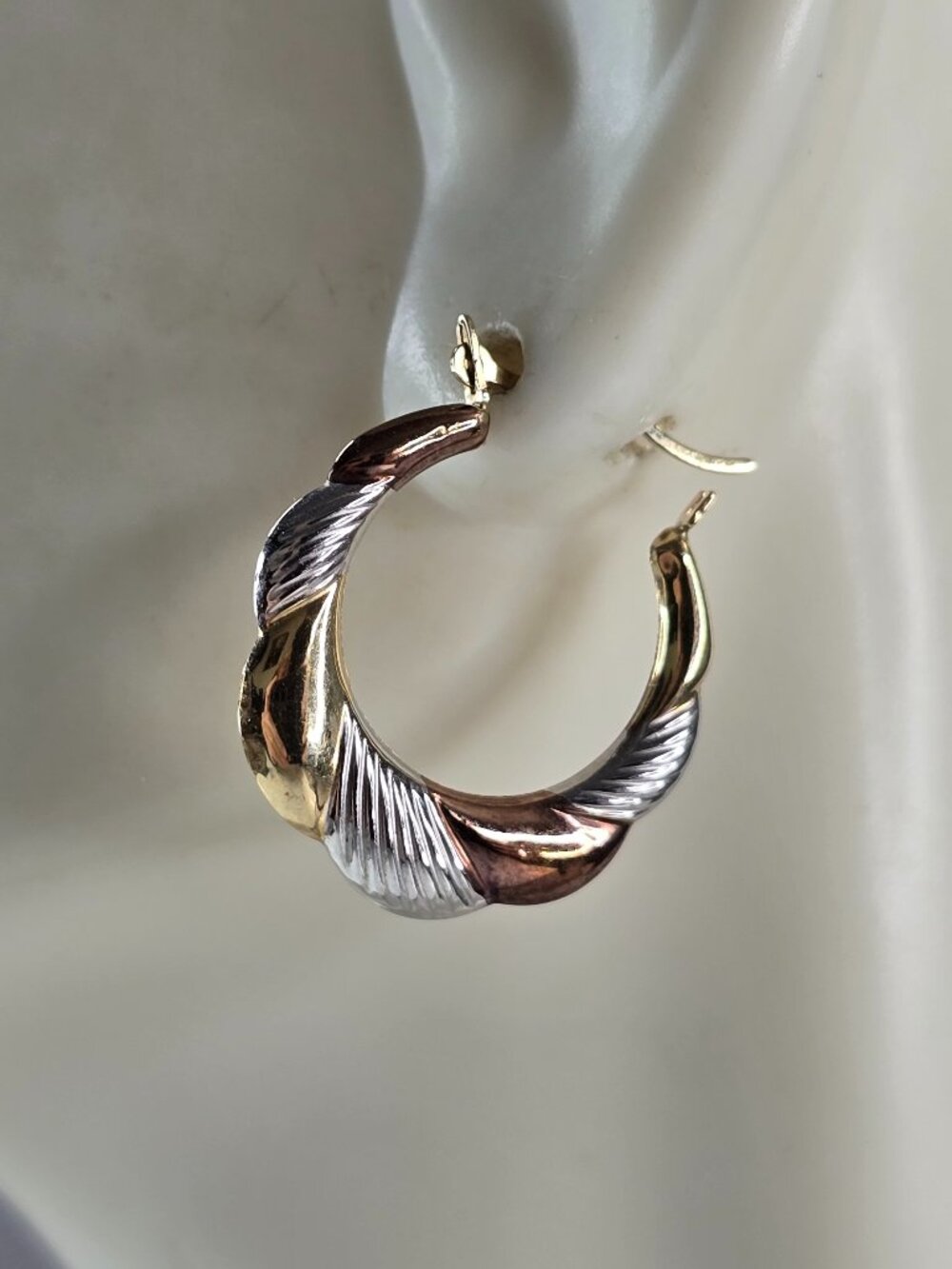 Pr Womens Vintage Estate 10K Mixed Gold Israel Hoop Earrings, 0.7g E5147